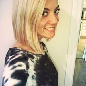 A little about this girl ⬆️.  😊👚👗👠👜